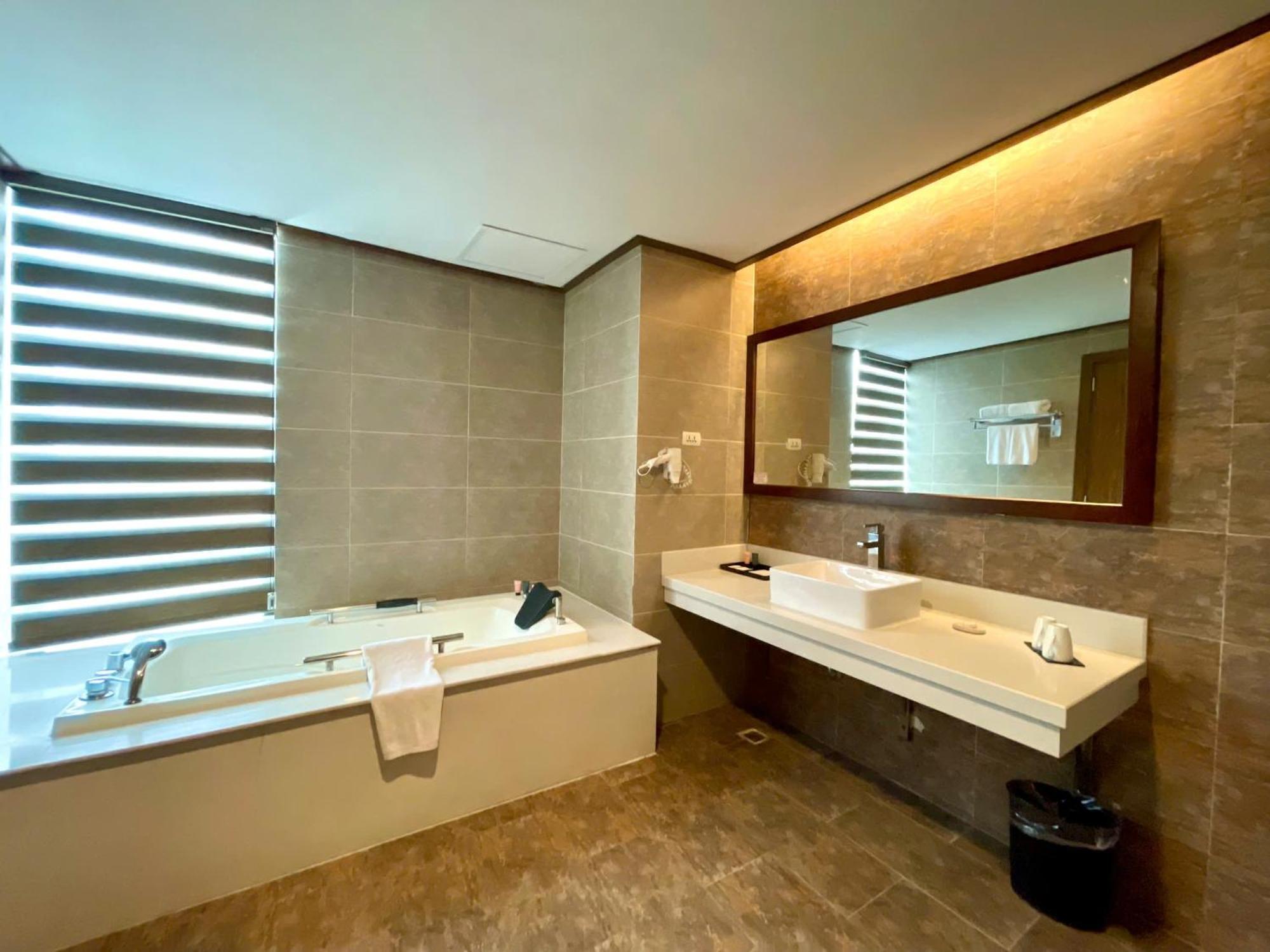 Muong Thanh Grand Xa La Hotel Hanoi Esterno foto